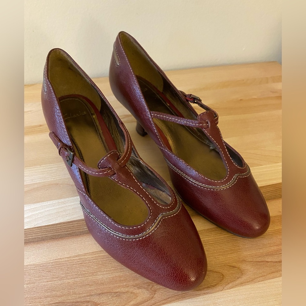 Clarks Burgundy Leather Mary Jane’s Size 5 - Picture 2 of 5